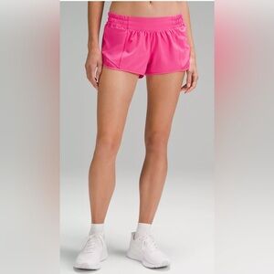 Lululemon SONIC PINK Hotty Hot Low-Rise Lined Short 2.5"